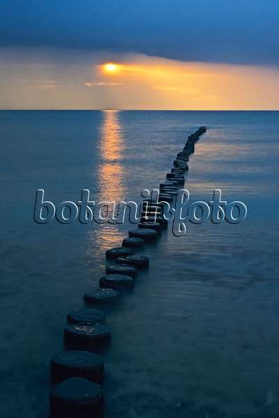 382031 - Breakwater at the Baltic Sea, Germany