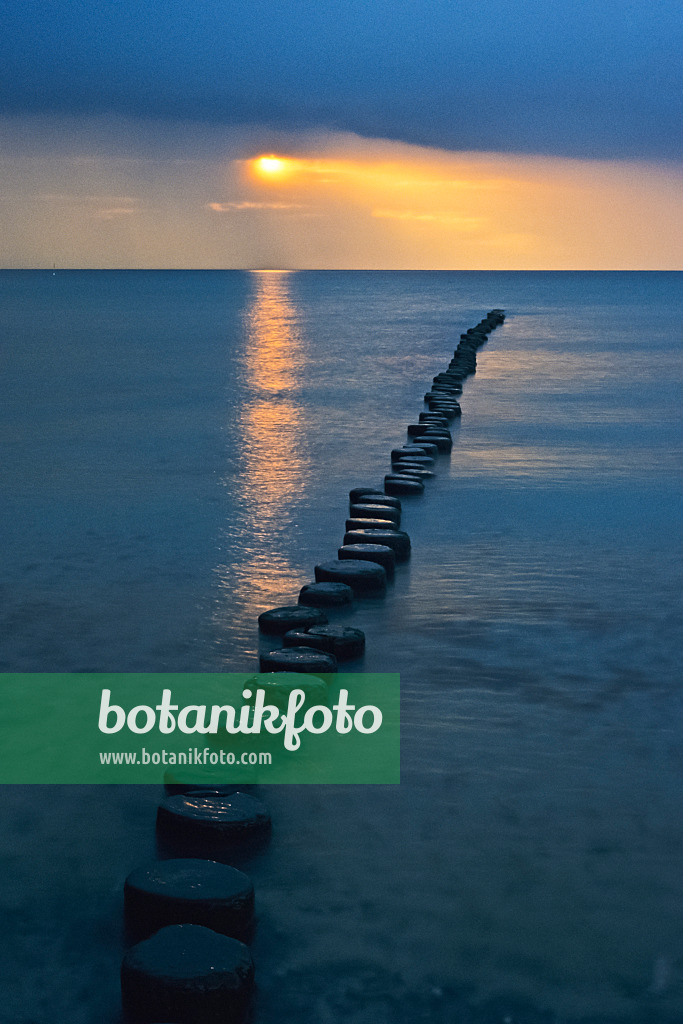 382031 - Breakwater at the Baltic Sea, Germany