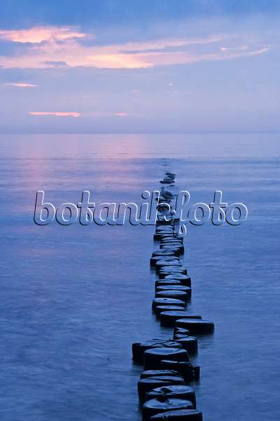 382036 - Breakwater at the Baltic Sea, Germany