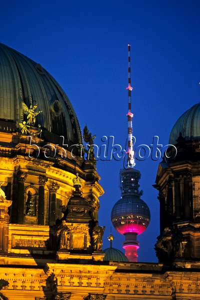 381134 - Cathédrale et tour de télévision, Berlin, Allemagne