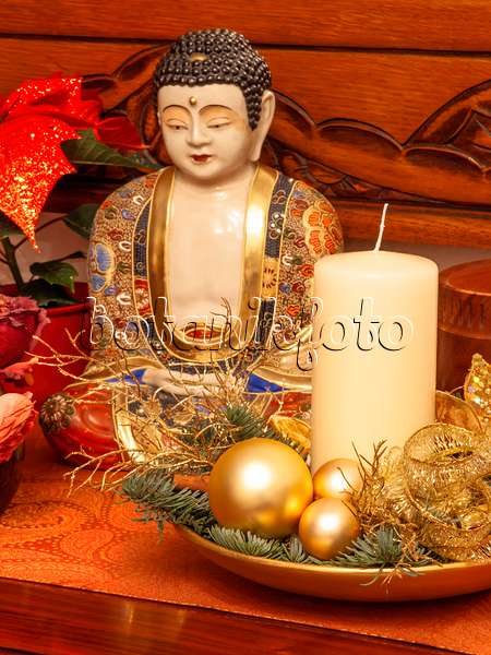 444015 - Composition florale de Noël avec Bouddha