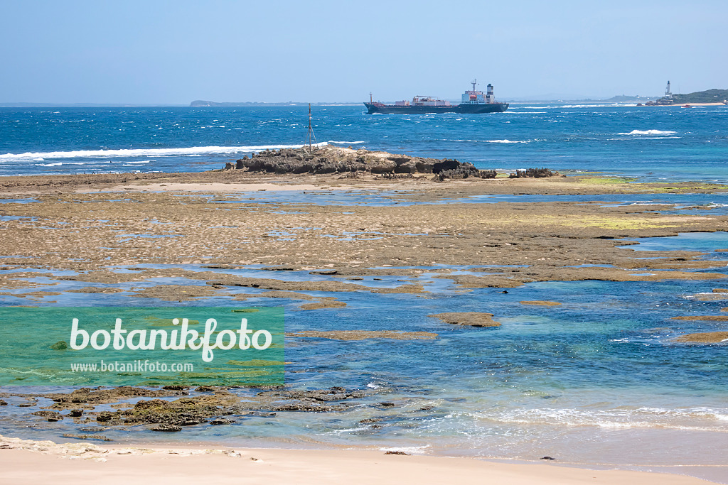 455246 - Container ship leaving Port Phillip Bay, Point Nepean National Park, Australia