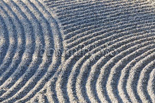 483292 - Curvaceous gravel in the sun in a dry landscape garden