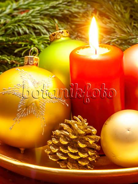 444048 - Décoration de Noël avec boules d'arbre de Noël