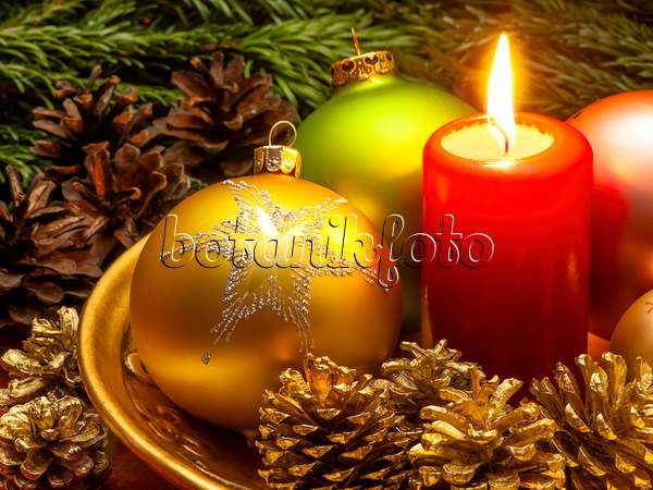 444049 - Décoration de Noël avec boules d'arbre de Noël