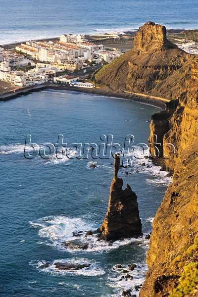 397089 - Dedo de Dios (Finger of God), Puerto de las Nieves, Gran Canaria, Spain