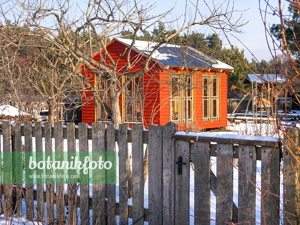 516039 - Garden house in a snowy natural garden