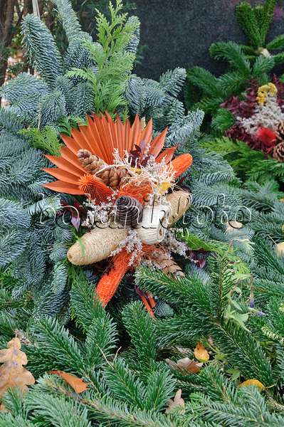 466026 - Grave decoration with fir branches, cones and dyed plant parts