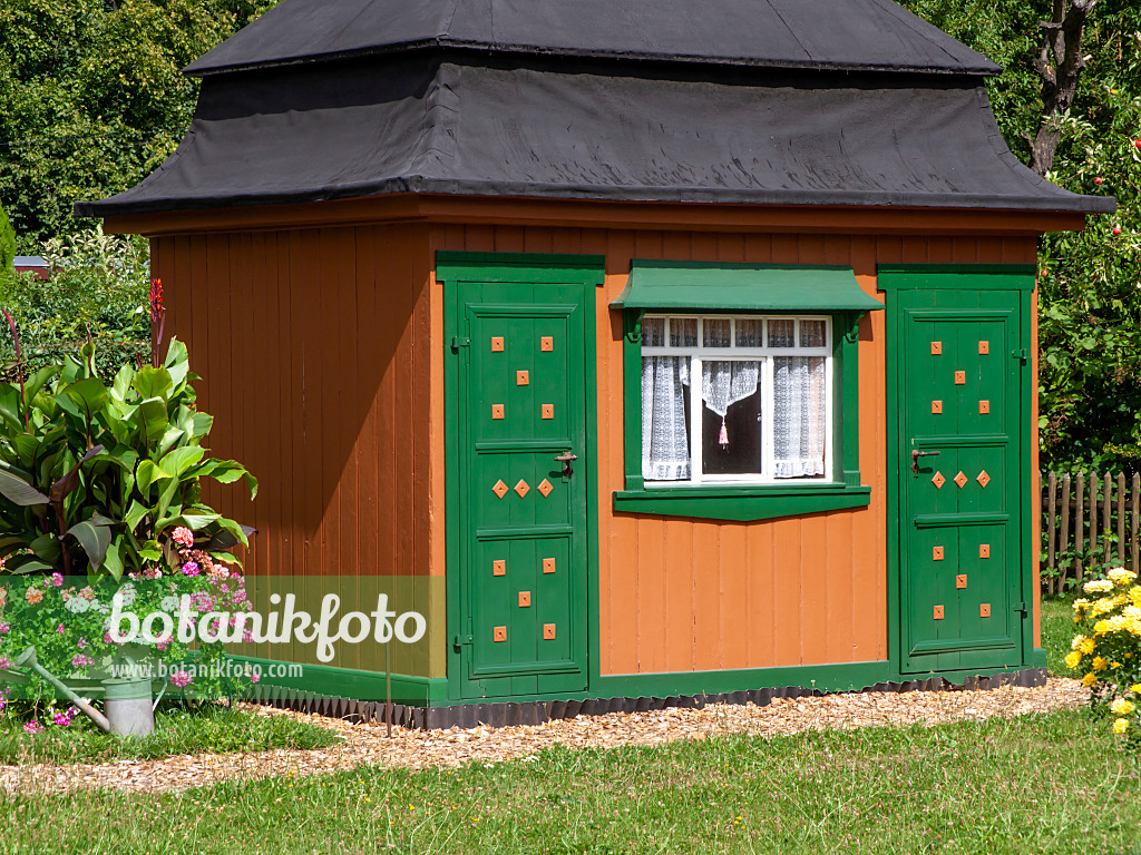 463055 - Historic garden house from 1924, Leipzig, Germany