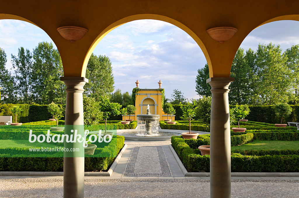 486232 - Italian Renaissance Garden, Erholungspark Marzahn, Berlin, Germany