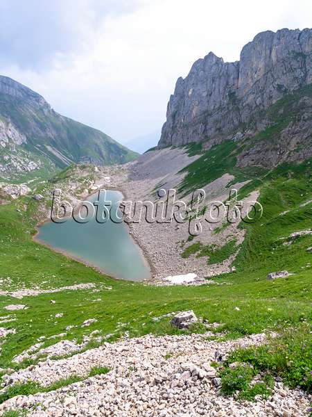 439310 - Lac de montagne, montagnes de Rofan, Autriche