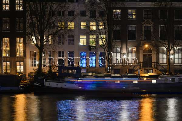 564013 - Light tracks of canal boats, Amsterdam, Netherlands