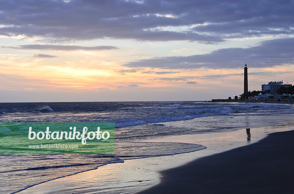 564241 - Lighthouse at sunset, Maspalomas, Gran Canaria, Spain