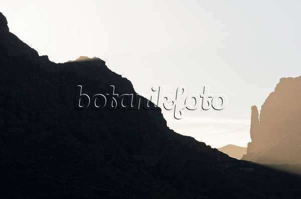 564091 - Mountain landscape in sunset light, Gran Canaria, Spain