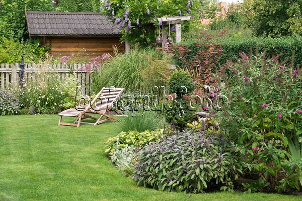609002 - Perennial garden with deck chair