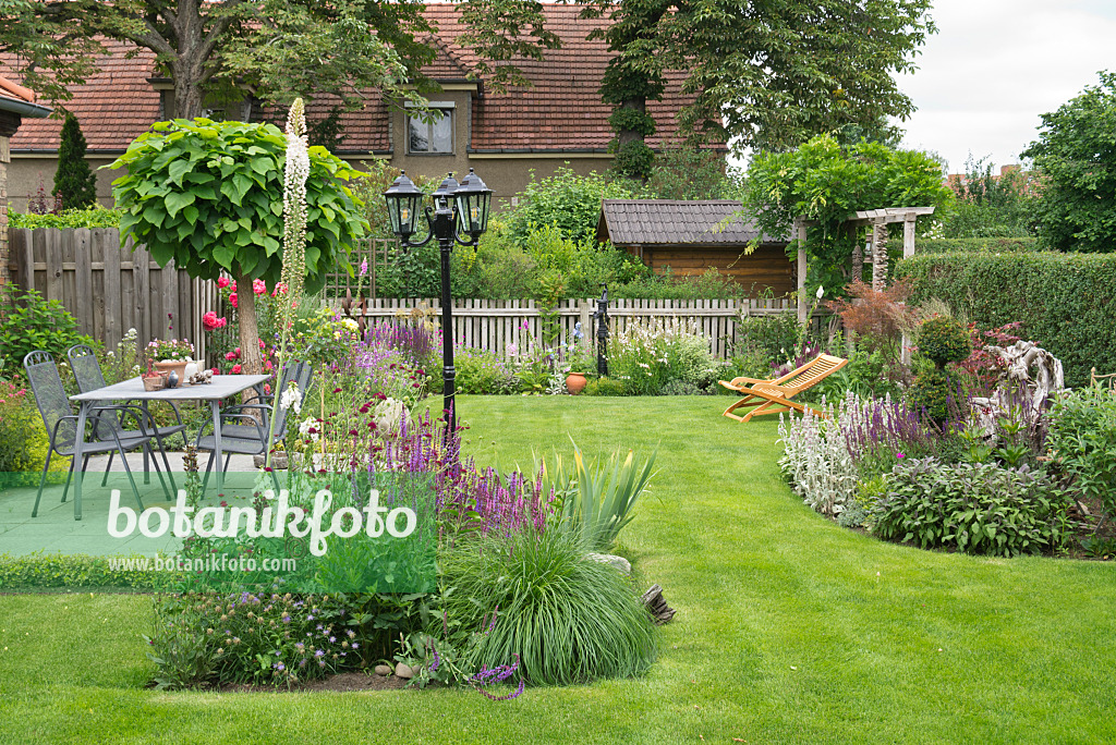 610021 - Seating area and deck chair in a perennial garden