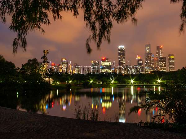 411164 - Skyline, Marina City Park, Singapore