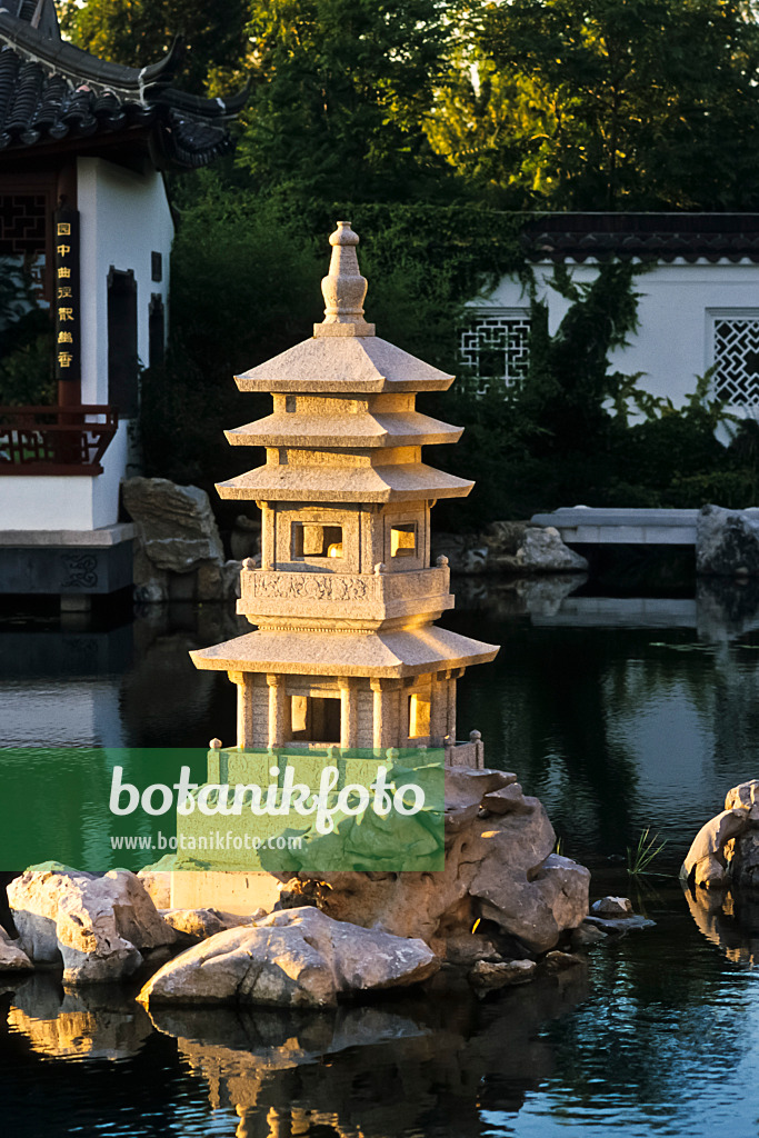 381054 - Stone lantern, Chinese Garden, Erholungspark Marzahn, Berlin, Germany