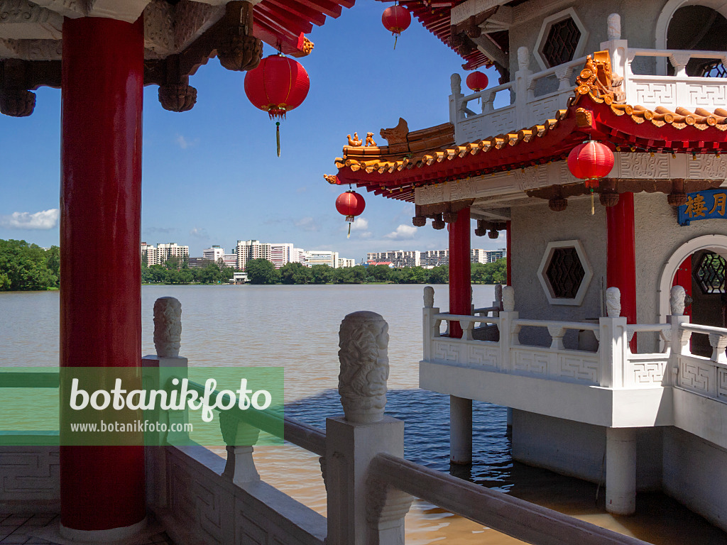 411037 - Twin Pagoda, Chinese Garden, Singapore