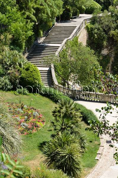 557294 - Wide stone stairs with stone railing, Jardins de la Fontaine, Nîmes, France