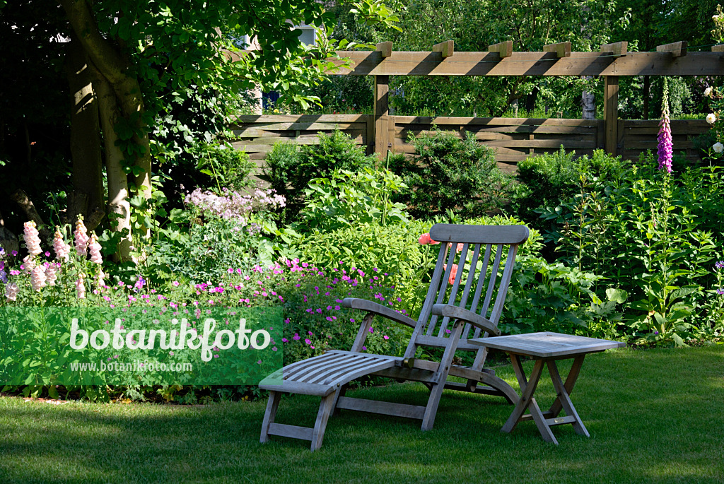 452115 - Deck chair in a garden