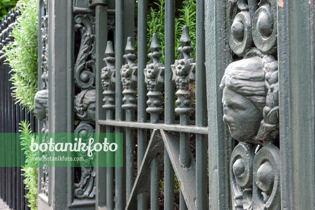 455210 - Fence with a women's head, East Melbourne, Melbourne, Australia