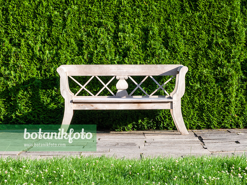 462104 - Garden bench
