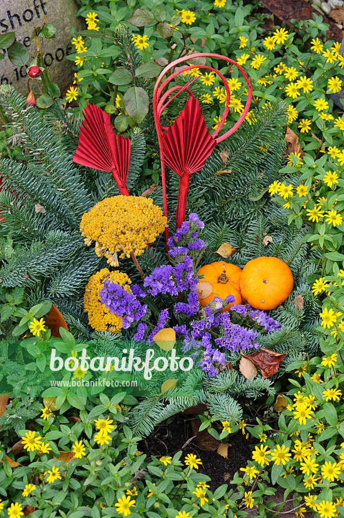 466043 - Grave decoration with fir branches and dyed plant parts