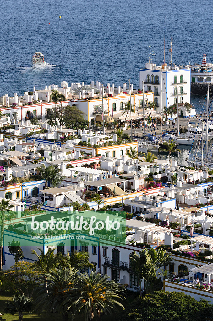 564125 - Holiday resort from above at the sea, Puerto de Mogán, Gran Canaria, Spain