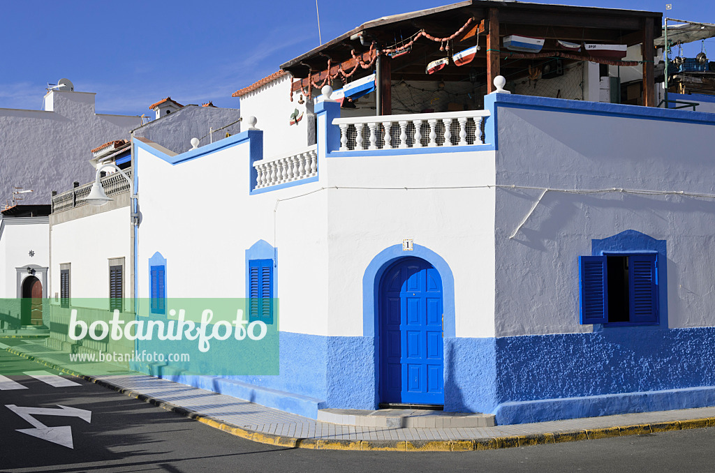 564205 - House with blue door, Puerto de las Nieves, Gran Canaria, Spain