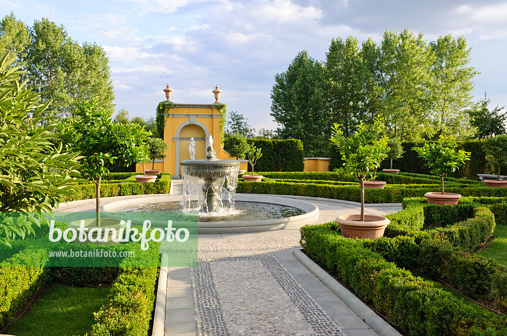 486233 - Italian Renaissance Garden, Erholungspark Marzahn, Berlin, Germany