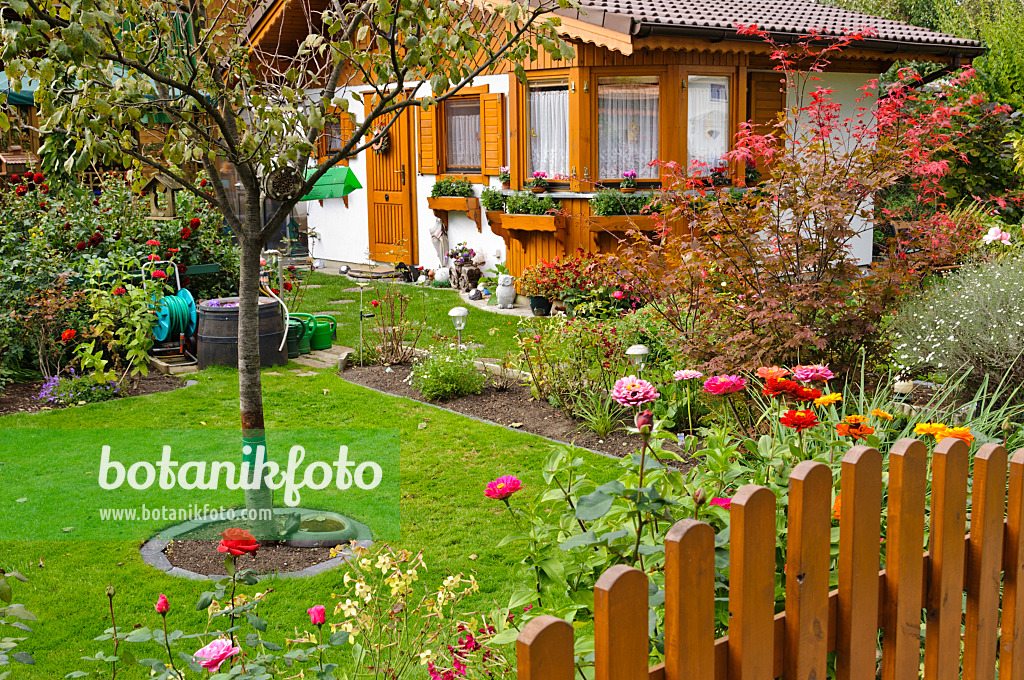 477001 - Jardin familial avec un abri en bois