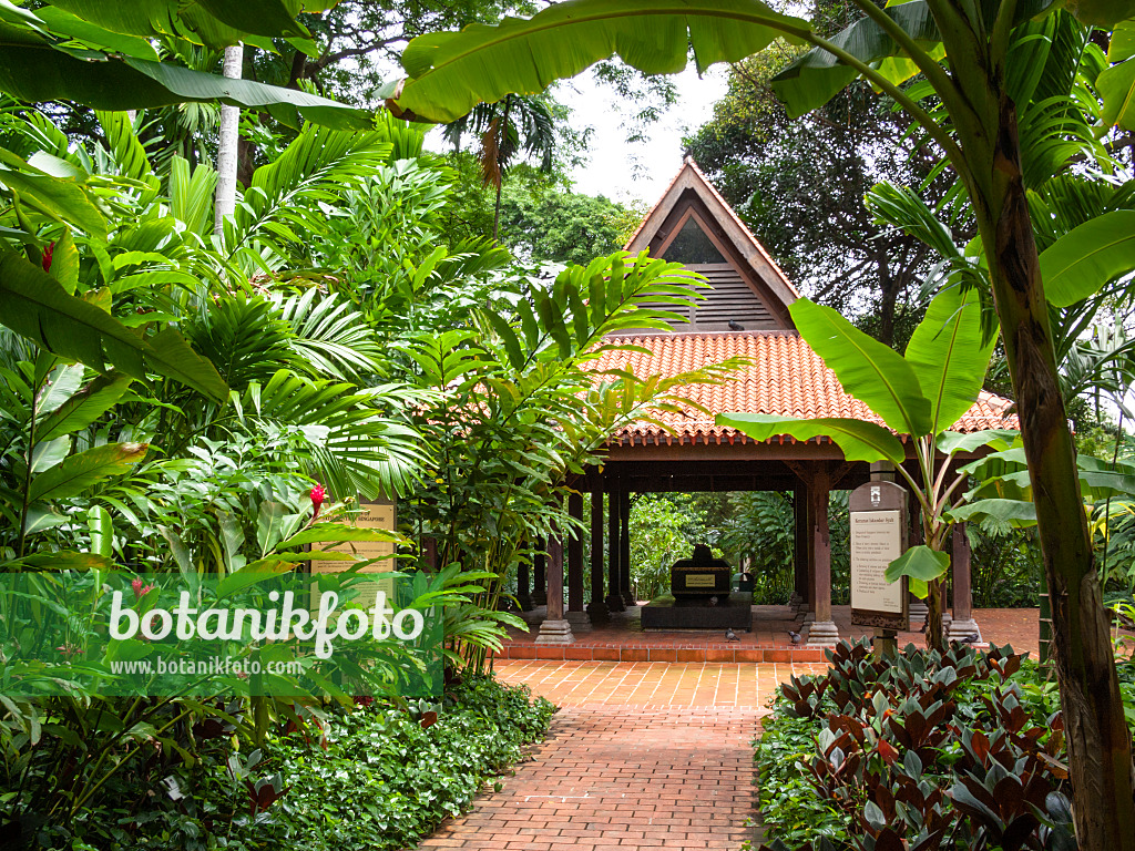 411150 - Keramat Iskandar Syah, Fort Canning Park, Singapore
