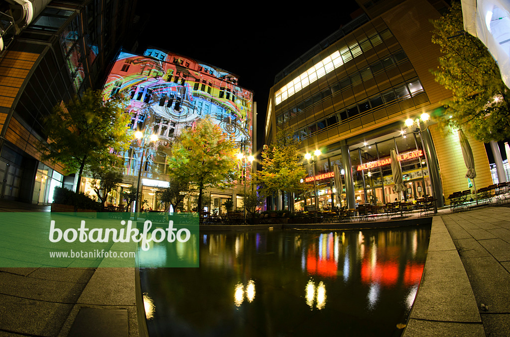 561011 - Light projection on Haus Huth, Potsdamer Platz, Berlin, Germany