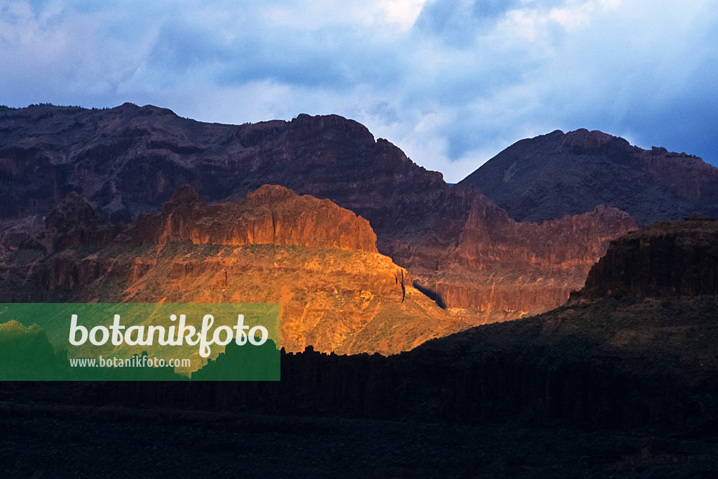 397037 - Montagnes dans la lumière du soir, Gran Canaria, Espagne