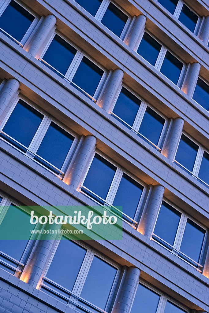 379074 - Office building in the evening, Berlin, Germany