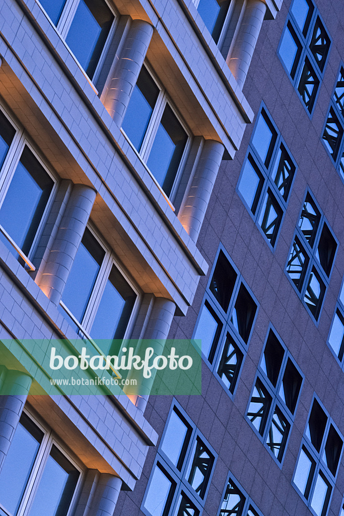 379075 - Office building in the evening, Berlin, Germany
