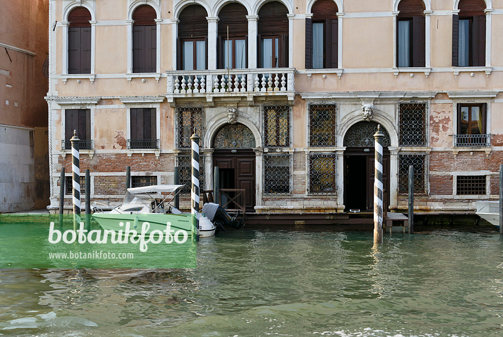 568067 - Palazzo at the Grand Canal, Venice, Italy
