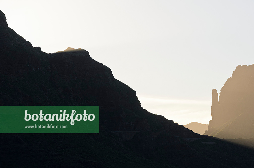 564091 - Paysage montagneux à la lumière du soleil couchant, Gran Canaria, Espagne