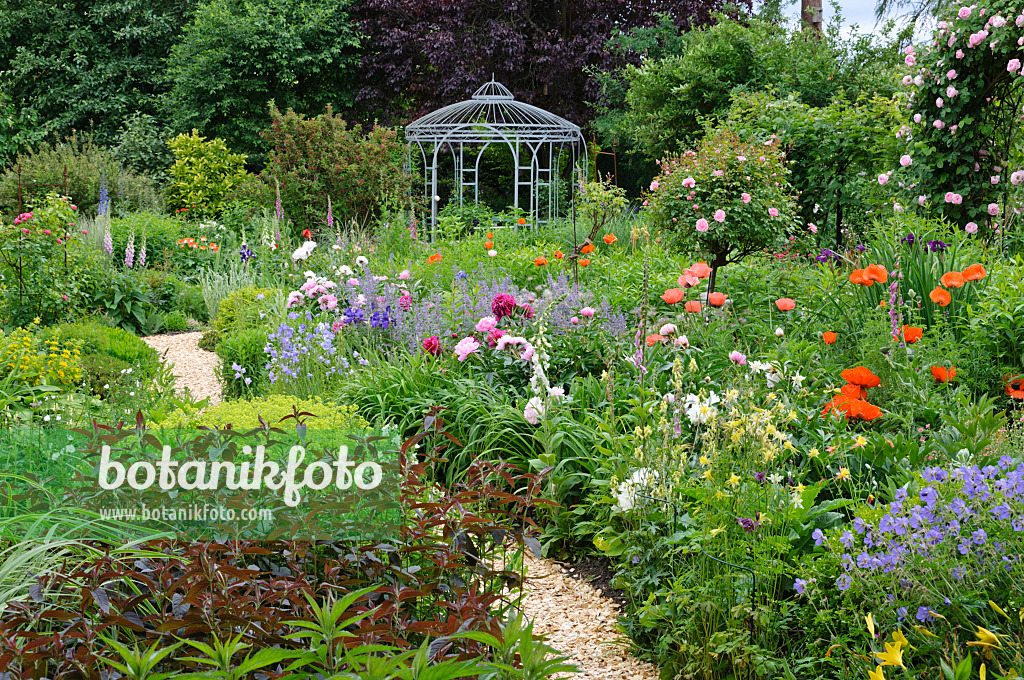 473090 - Perennial garden with pavilion