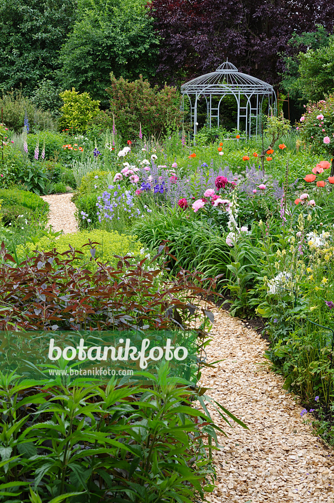 473091 - Perennial garden with pavilion