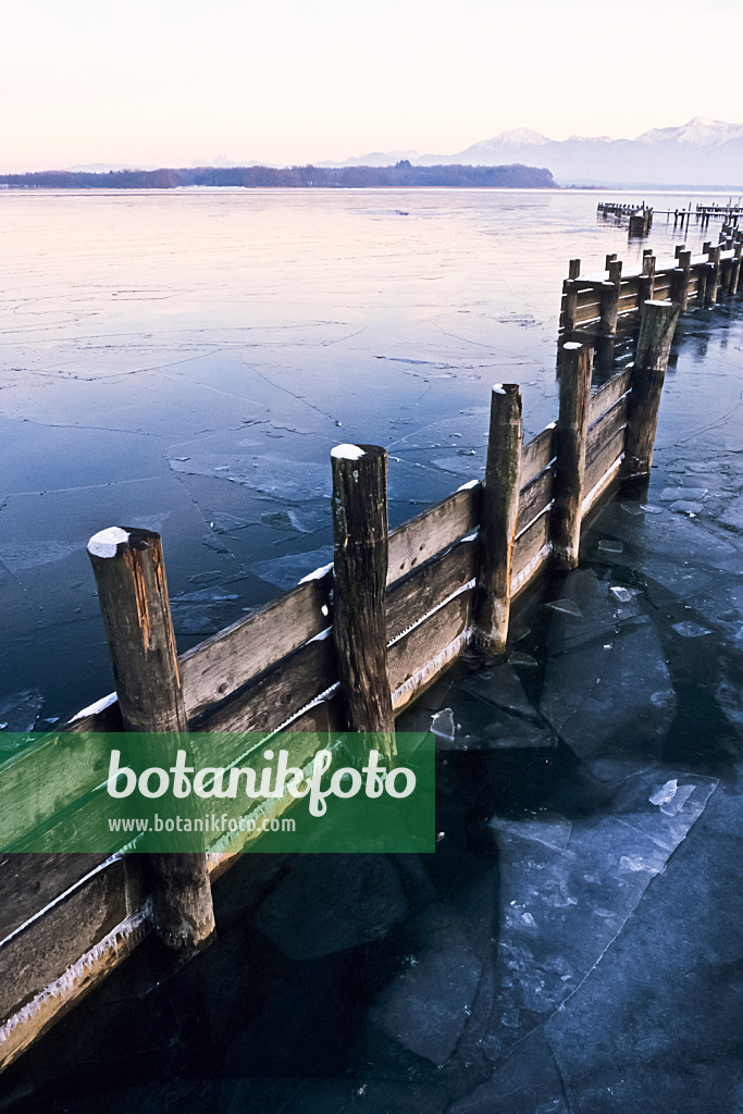 386011 - Port de bateaux sur le lac Chiemsee, Bavière, Allemagne