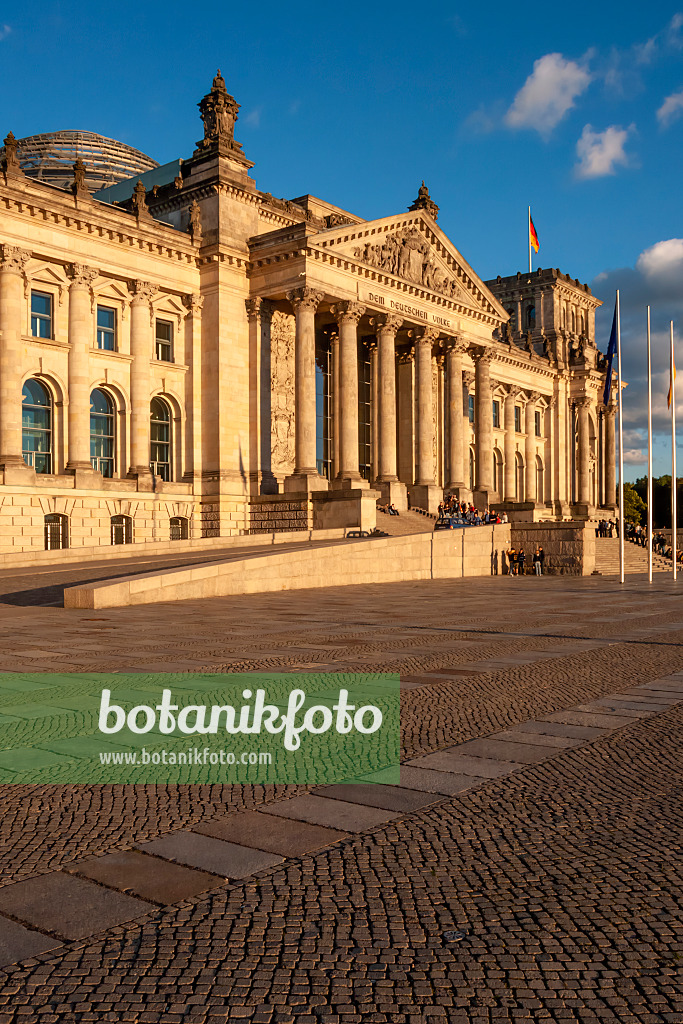 452104 - Reichstag Building, Berlin, Germany