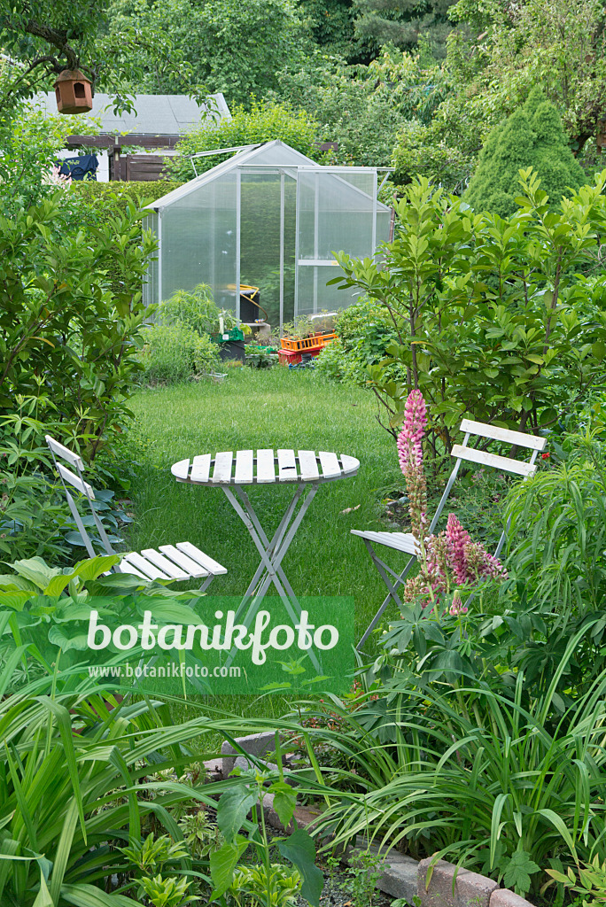 557028 - Seating area in an allotment garden