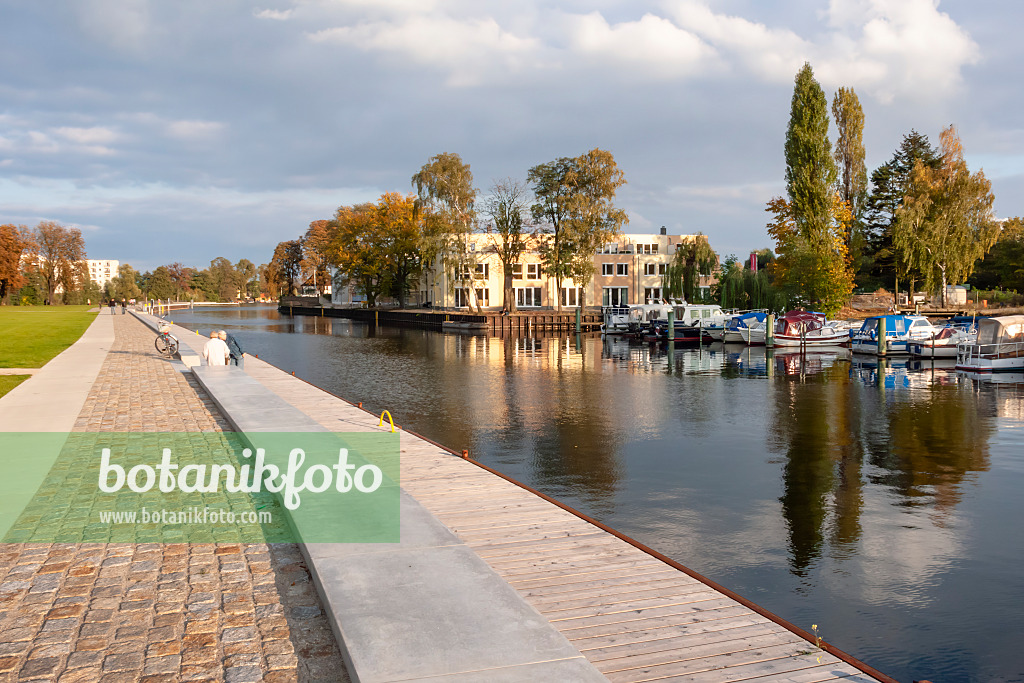 453043 - Small boat harbour on the Havel, Uferpark Maselake, Berlin, Germany