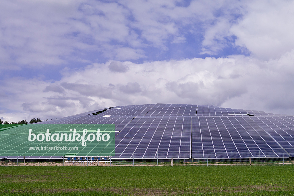 570028 - Solar power plant, Brandenburg, Germany