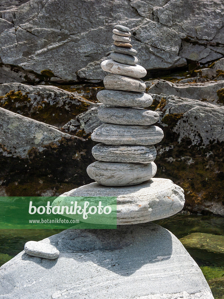 414152 - Stone pyramid, Ponte Brolla, Switzerland