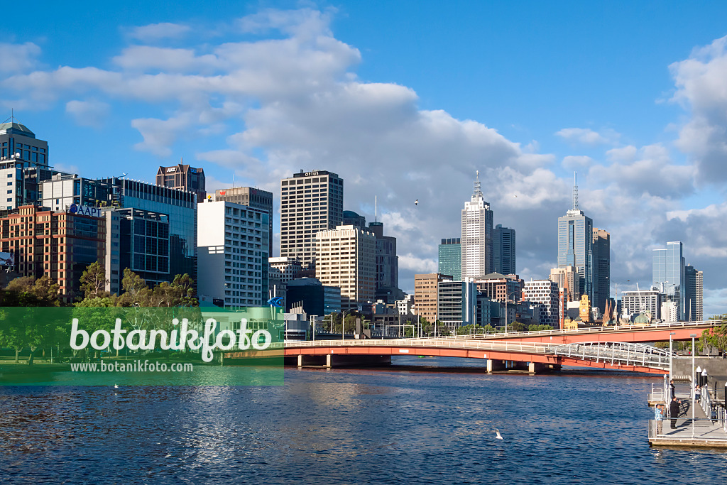 455226 - View over the Yarra River in sunny weather and cloudy skies to the skyline of Melbourne, Australia