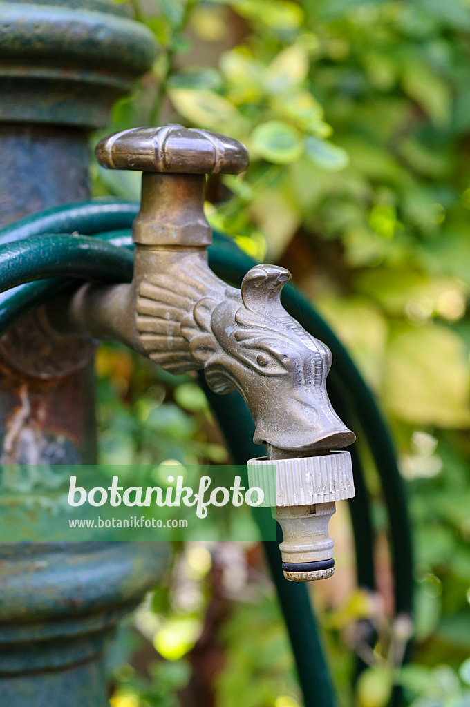 477022 - Water tap