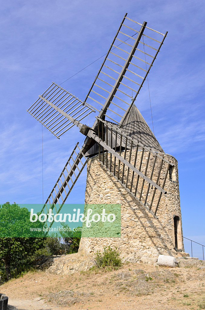 569047 - Windmill, Grimaud, France